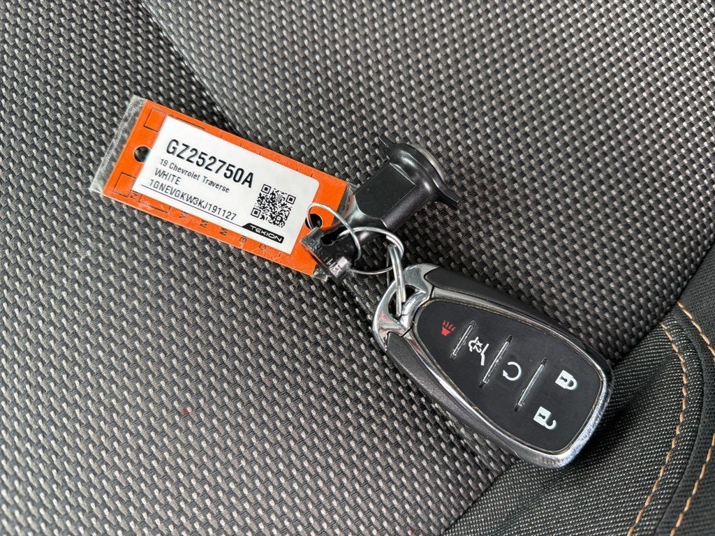 2019 Chevrolet Traverse LT Cloth w/1LT CARBRAVO!