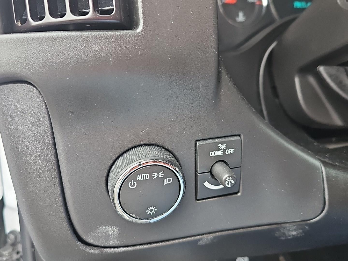 2025 Chevrolet Express Passenger LT