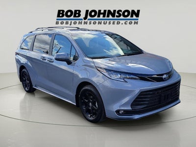 2025 Toyota Sienna Woodland Edition