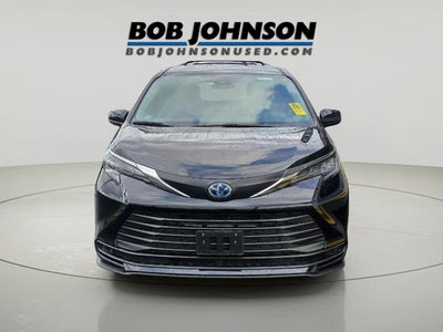 2025 Toyota Sienna LE 8-Passenger