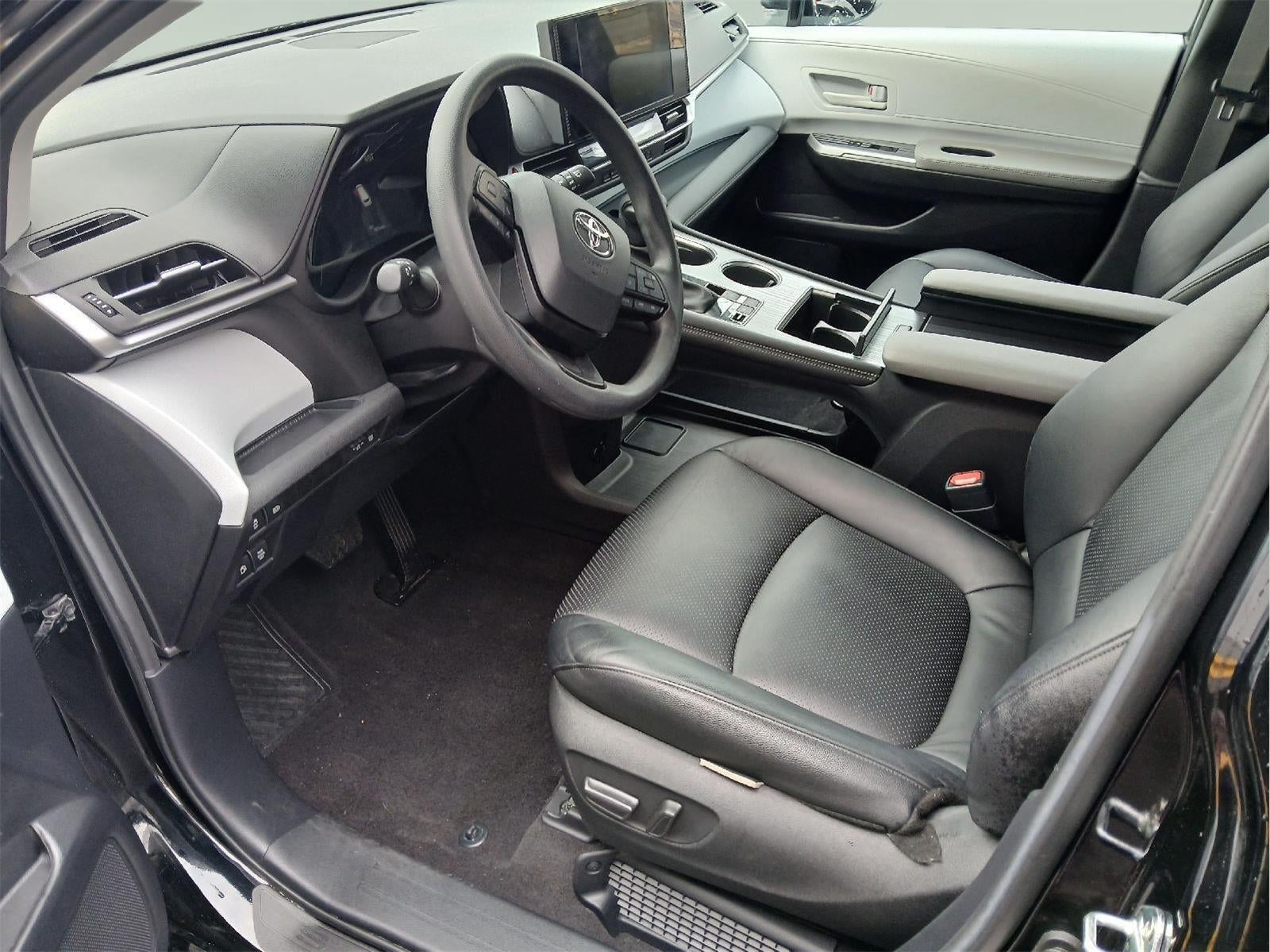 2025 Toyota Sienna LE 8-Passenger