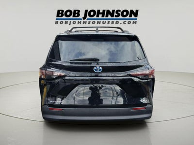 2025 Toyota Sienna LE 8-Passenger