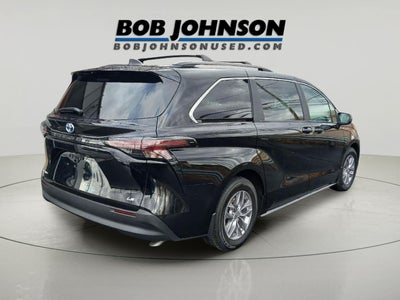 2025 Toyota Sienna LE 8-Passenger