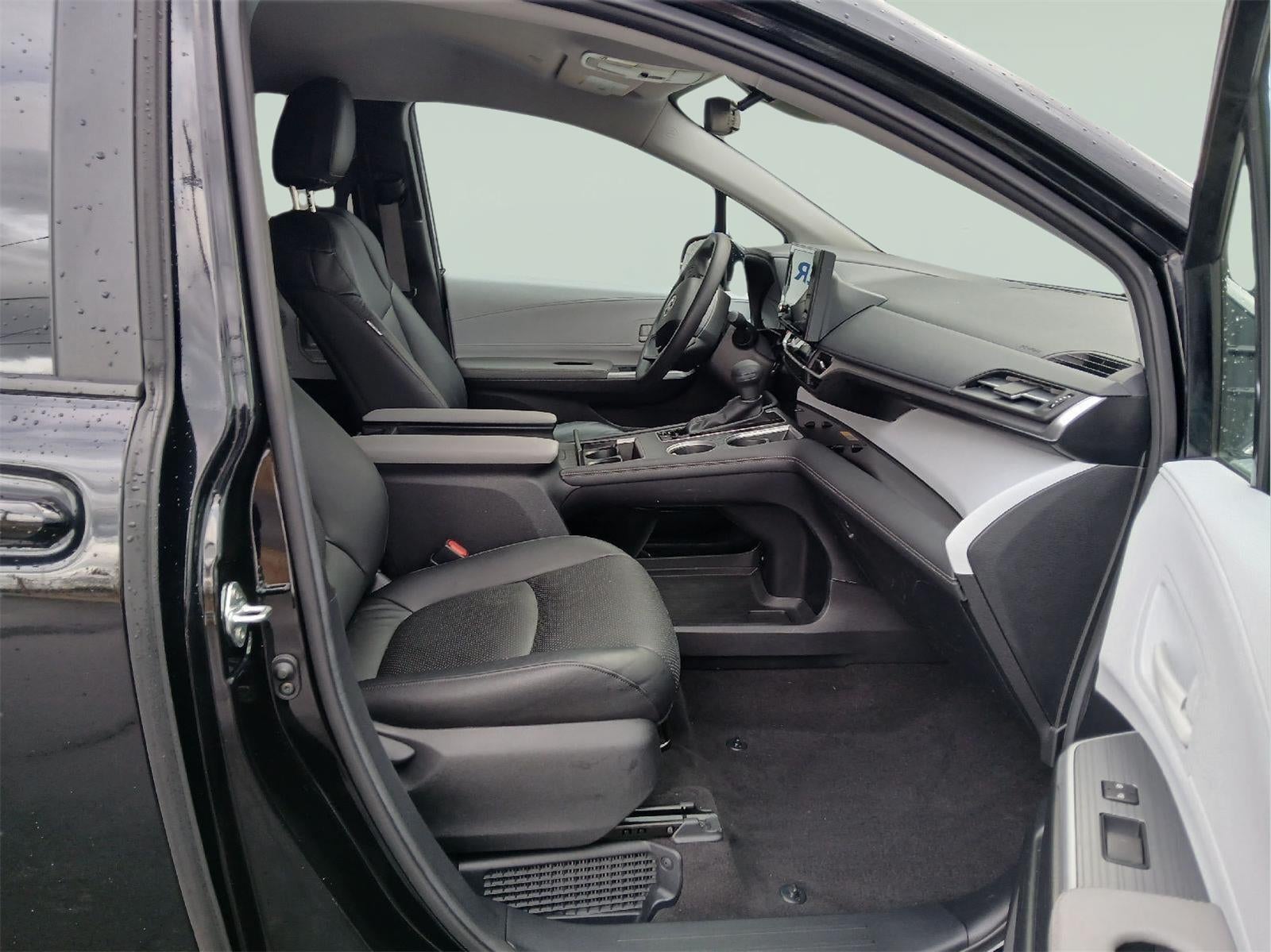 2025 Toyota Sienna LE 8-Passenger