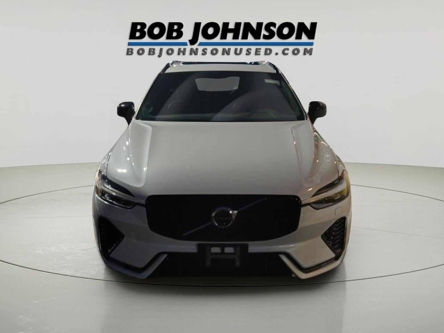 2023 Volvo XC60 Plus Dark Theme