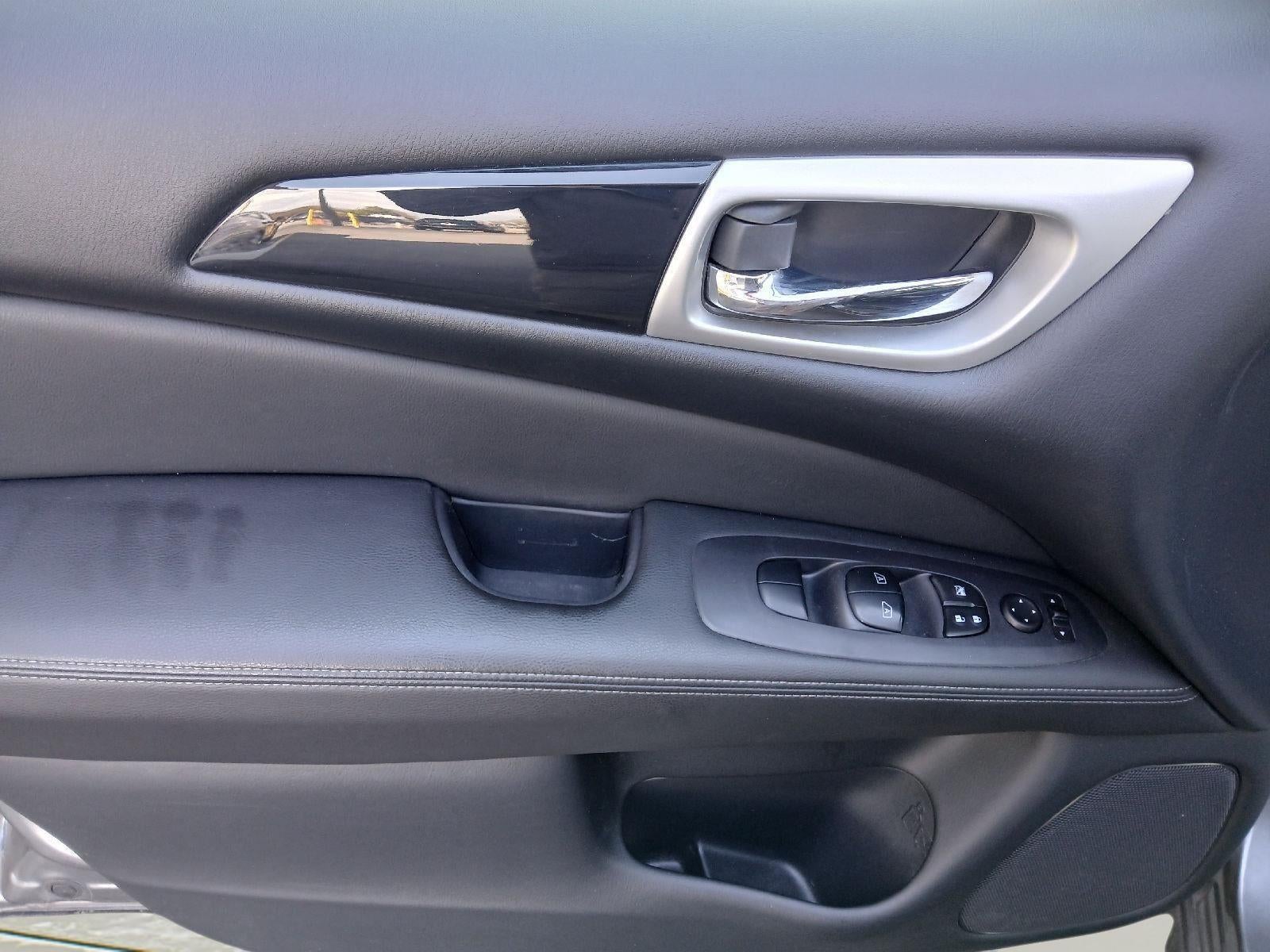 2020 Nissan Pathfinder SV