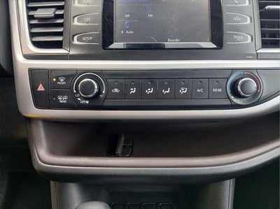 2019 Toyota HIGHLANDER LE