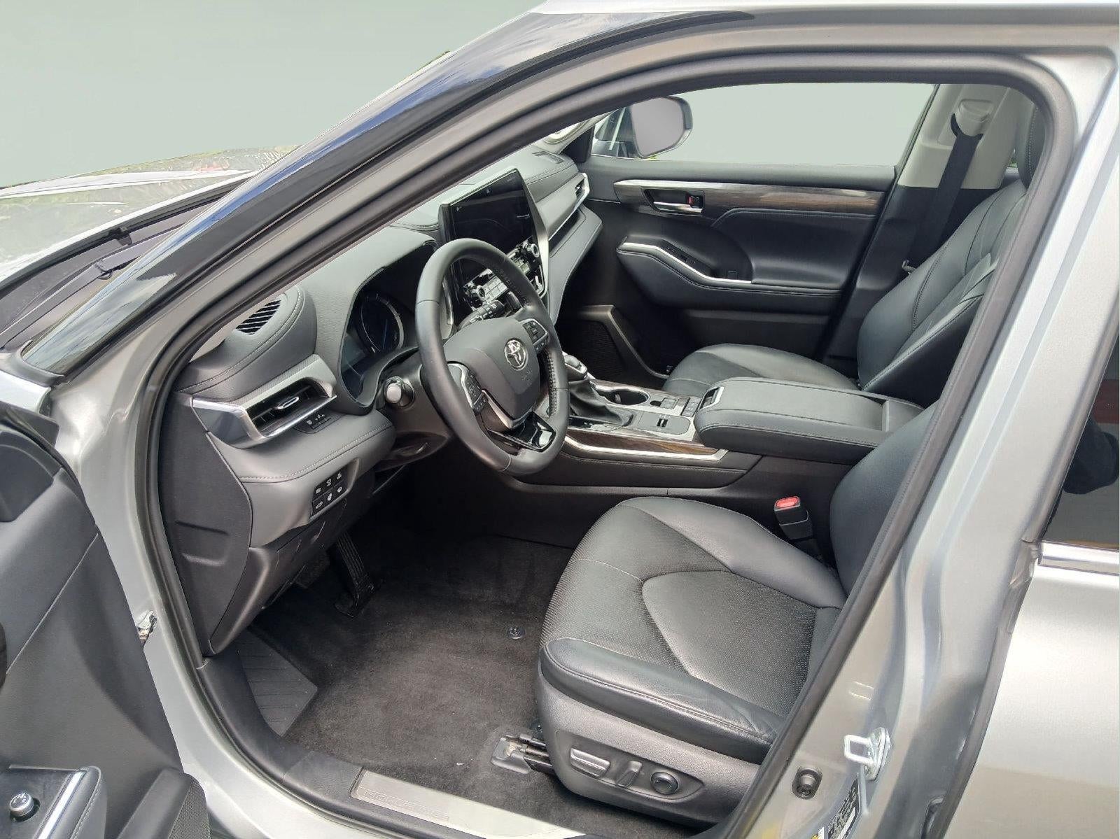 2021 Toyota Highlander Hybrid Platinum