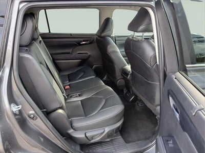 2025 Toyota HIGHLANDER XLE