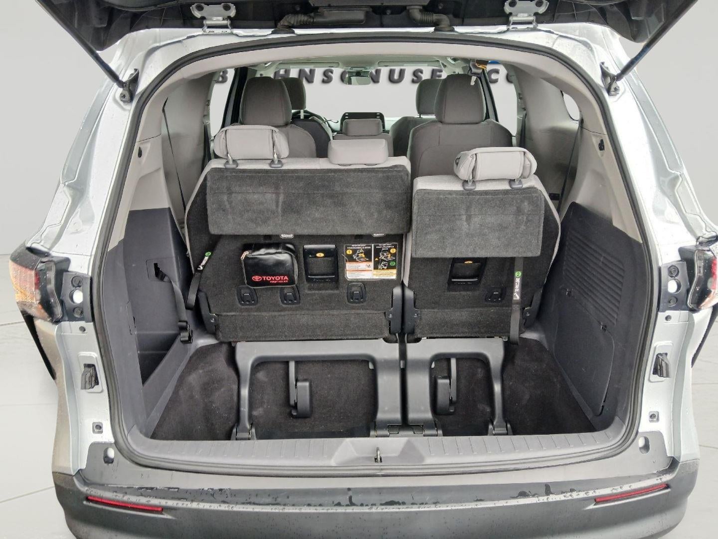 2021 Toyota SIENNA LE LE 8-Passenger