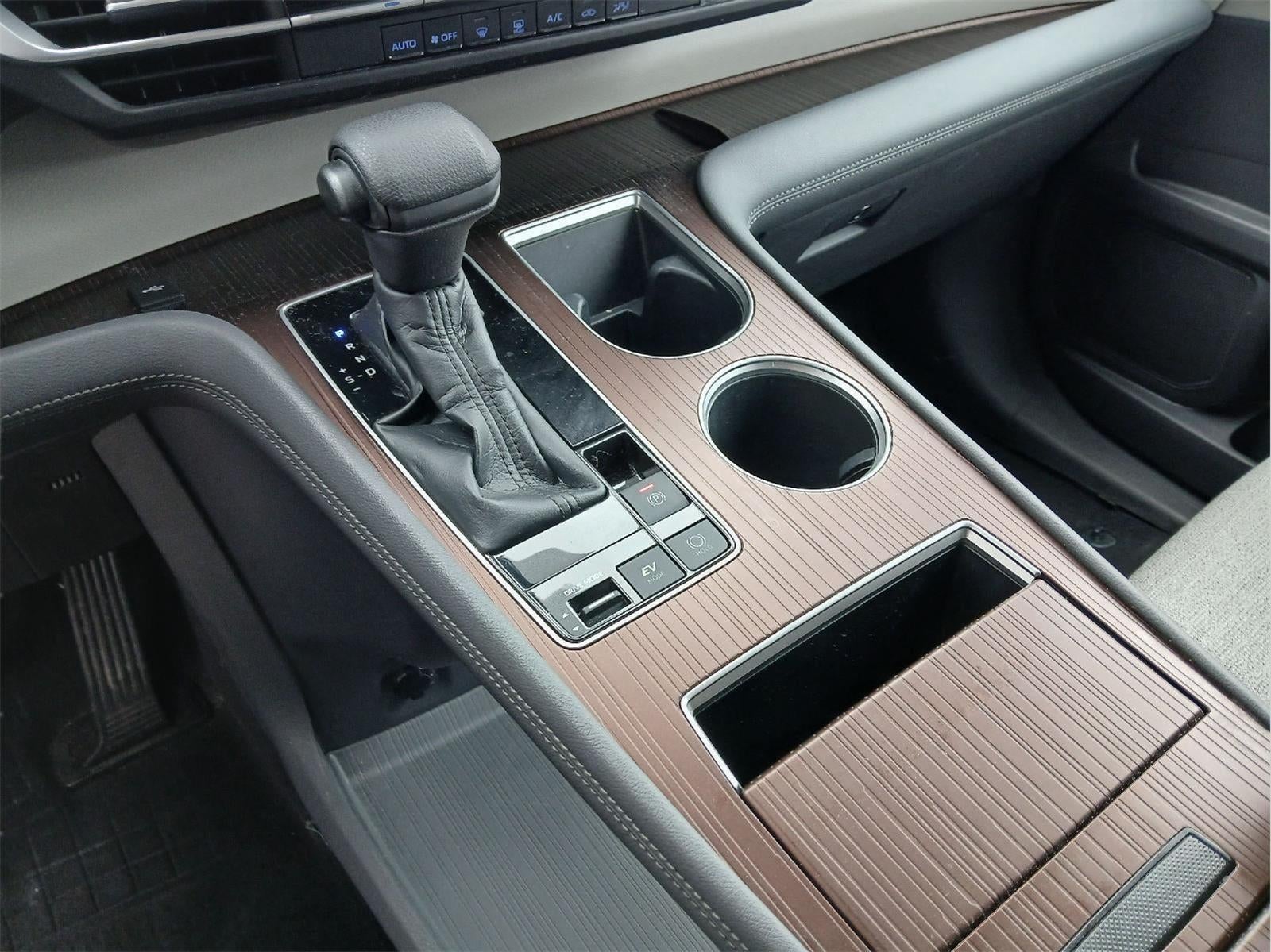 2021 Toyota SIENNA LE LE 8-Passenger