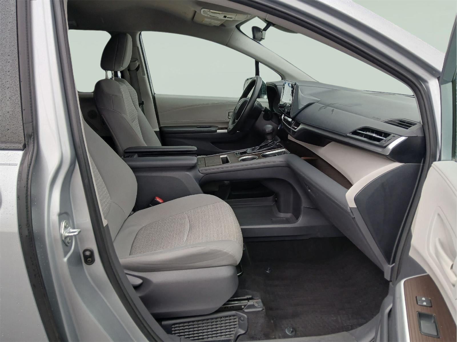 2021 Toyota SIENNA LE LE 8-Passenger