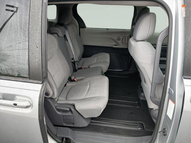 2021 Toyota SIENNA LE LE 8-Passenger