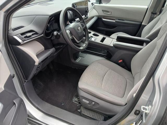 2021 Toyota SIENNA LE LE 8-Passenger