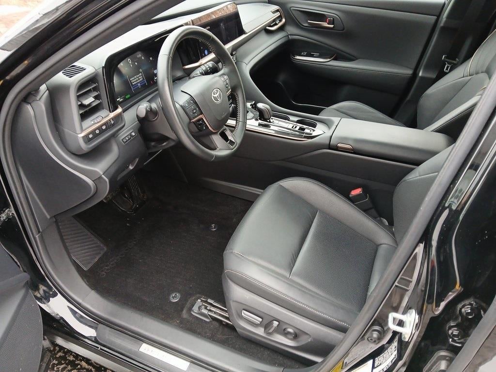 2025 Toyota CROWN SIGNIA XLE