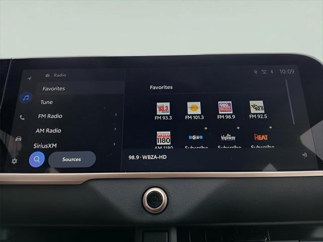 2025 Toyota CROWN SIGNIA XLE