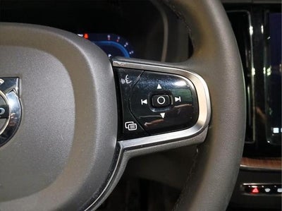 2023 Volvo XC60 Plus Dark Theme