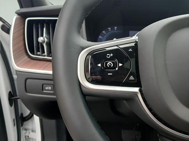 2025 Volvo XC60 Plus