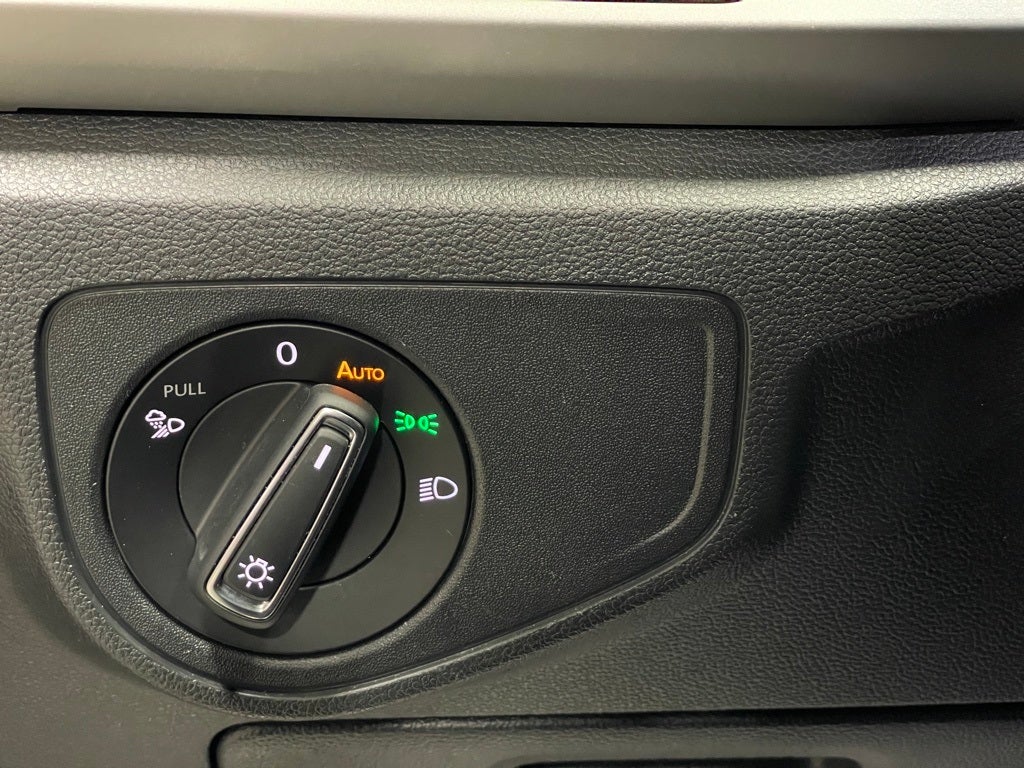 2022 Volkswagen Atlas Cross Sport 3.6L V6 SE w/Technology Certified