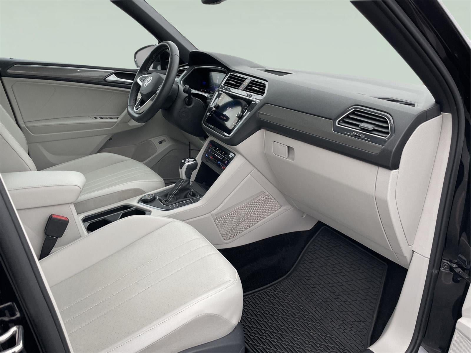 2023 Volkswagen Tiguan SE R-Line Black
