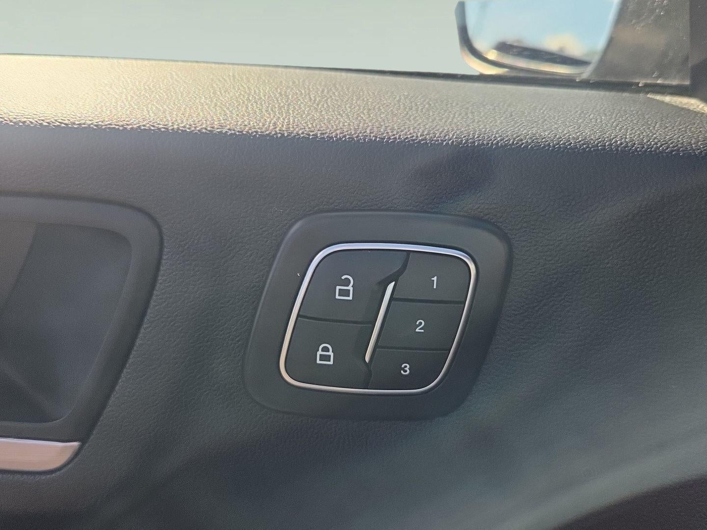 2025 Ford Escape Platinum - Photo 28