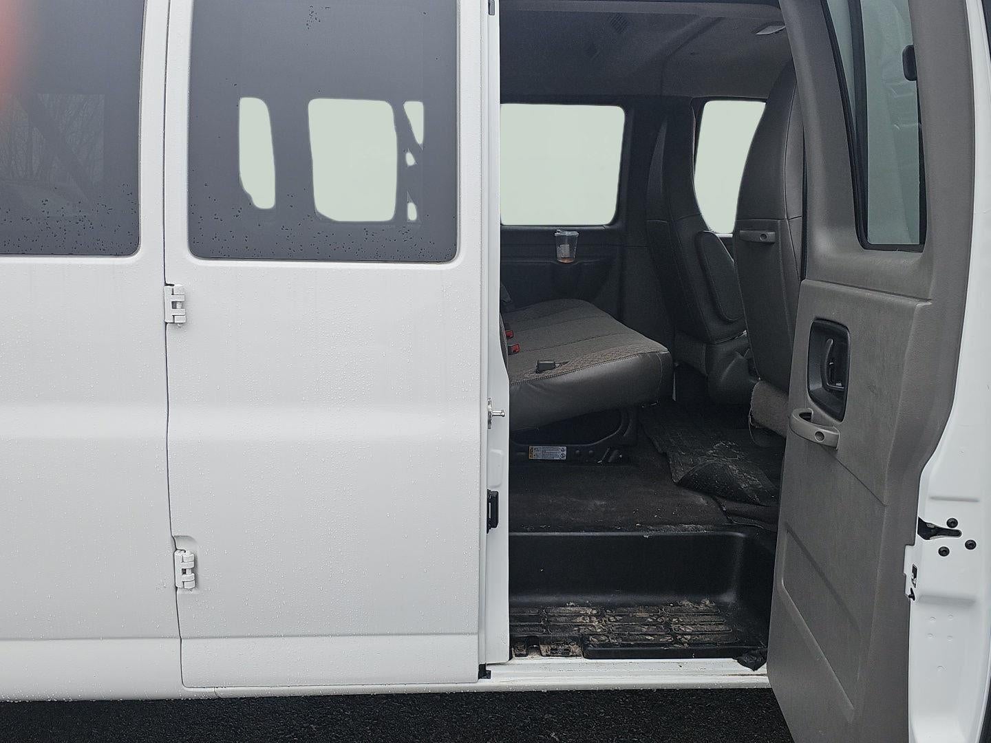 2025 Chevrolet Express Passenger 1LT