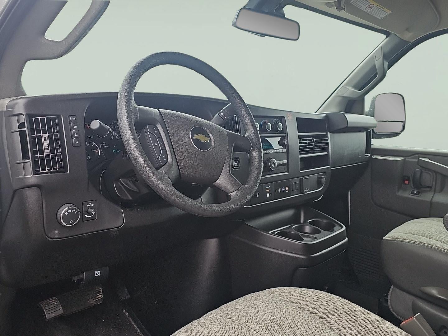 2025 Chevrolet Express Passenger 1LT