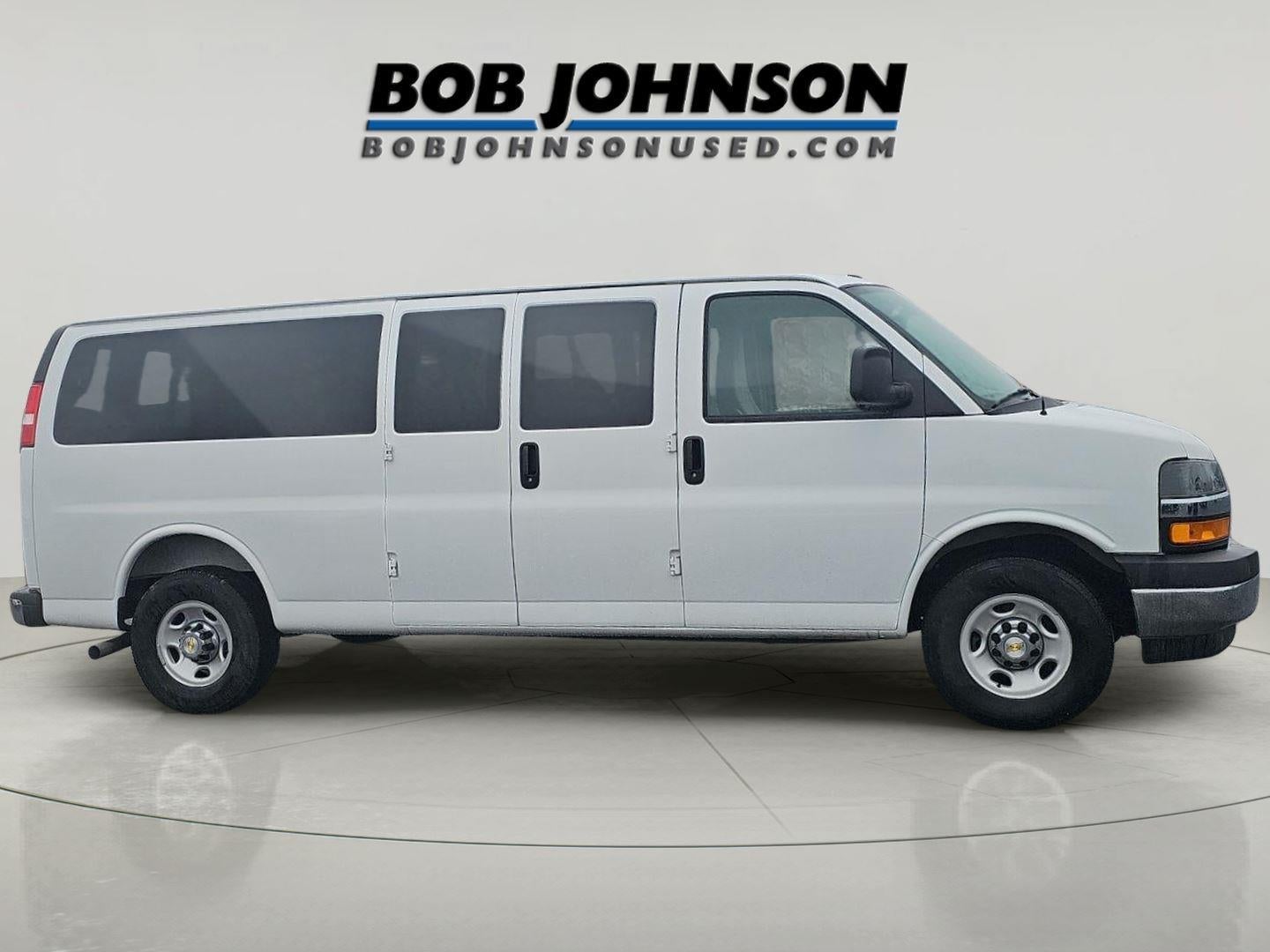 2025 Chevrolet Express Passenger 1LT