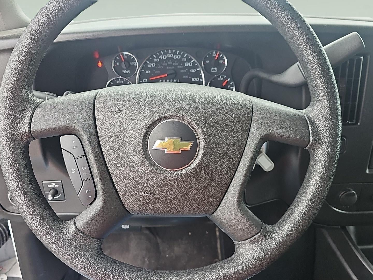 2025 Chevrolet Express Passenger 1LT