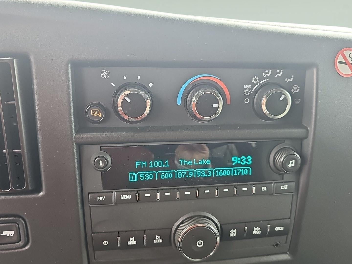 2025 Chevrolet Express Passenger 1LT