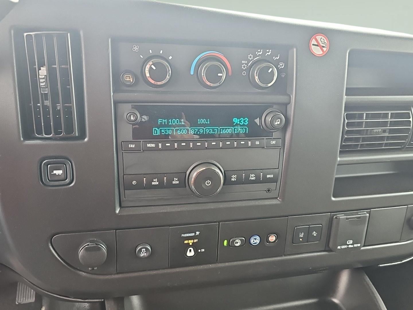 2025 Chevrolet Express Passenger 1LT