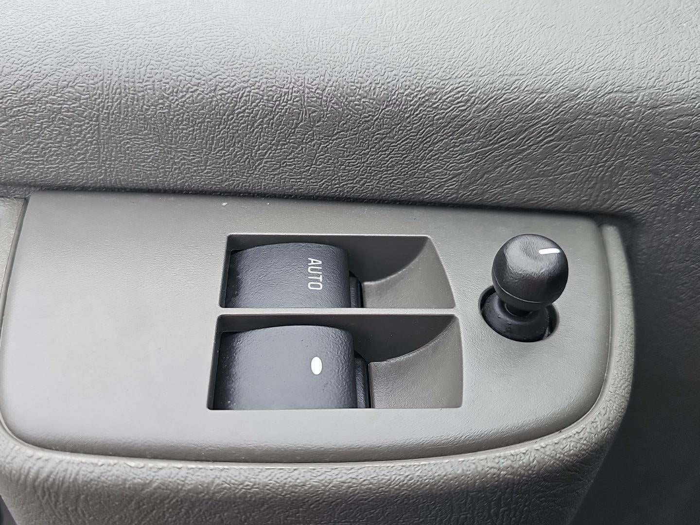 2025 Chevrolet Express Passenger 1LT