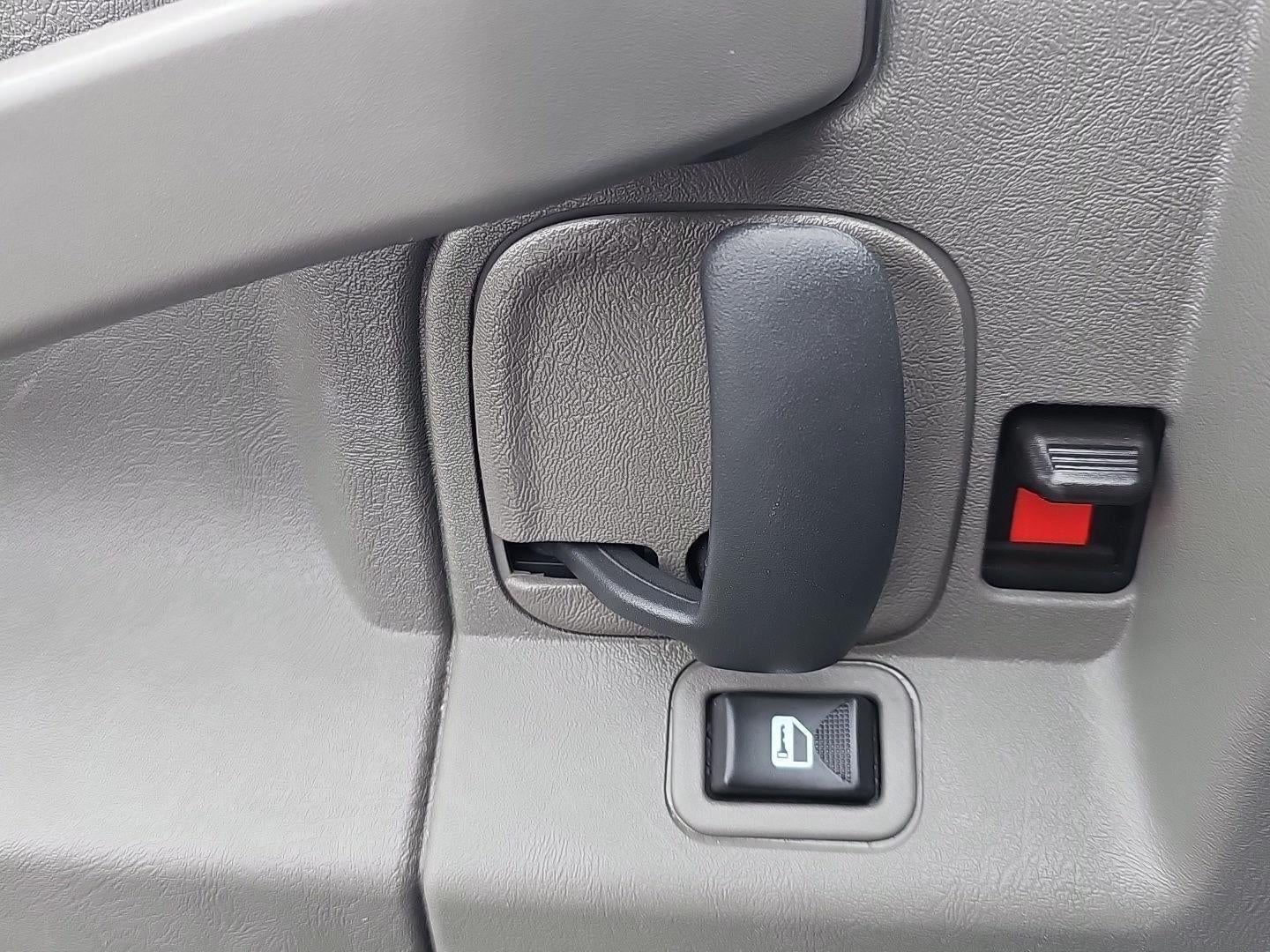 2025 Chevrolet Express Passenger 1LT