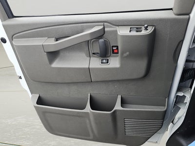 2025 Chevrolet Express Passenger 1LT