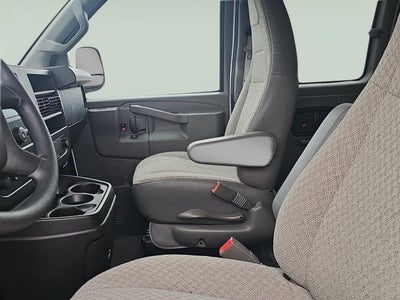2025 Chevrolet Express Passenger 1LT