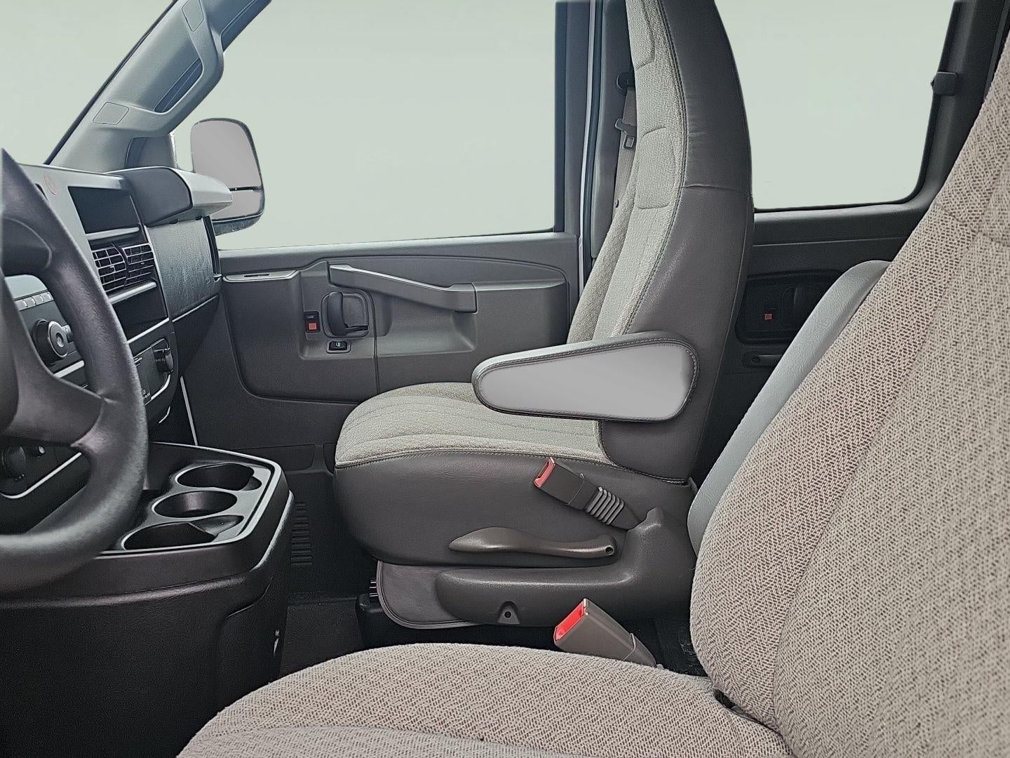 2025 Chevrolet Express Passenger 1LT