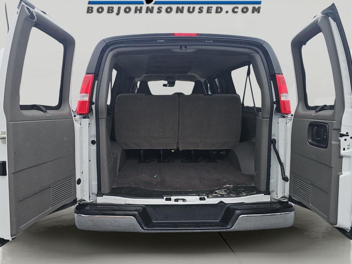 2025 Chevrolet Express Passenger 1LT