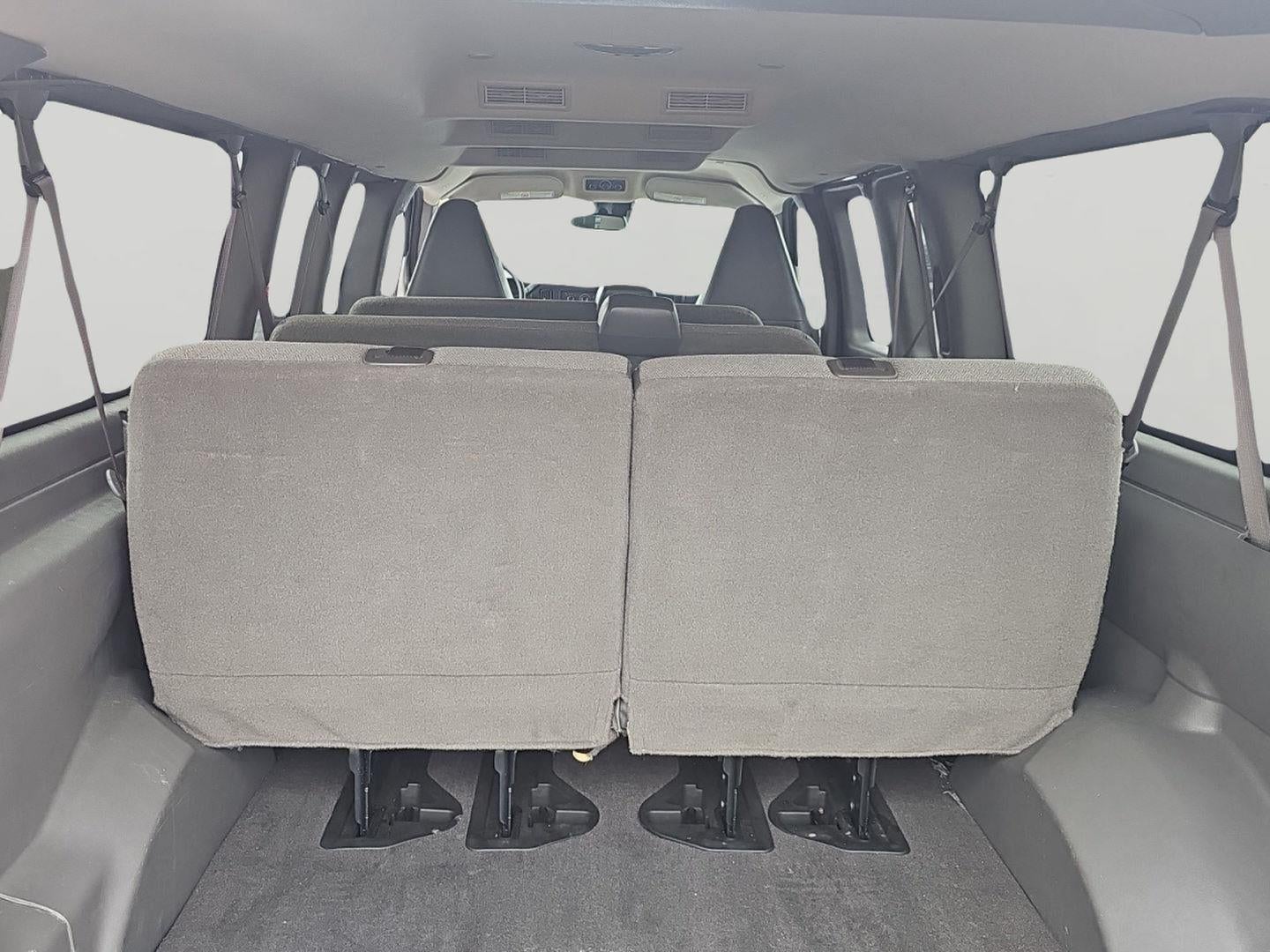 2025 Chevrolet Express Passenger 1LT