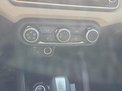2021 Nissan Versa SV Xtronic CVT