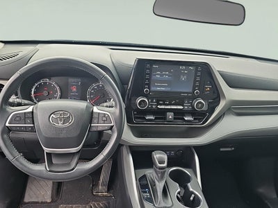 2022 Toyota Highlander LE