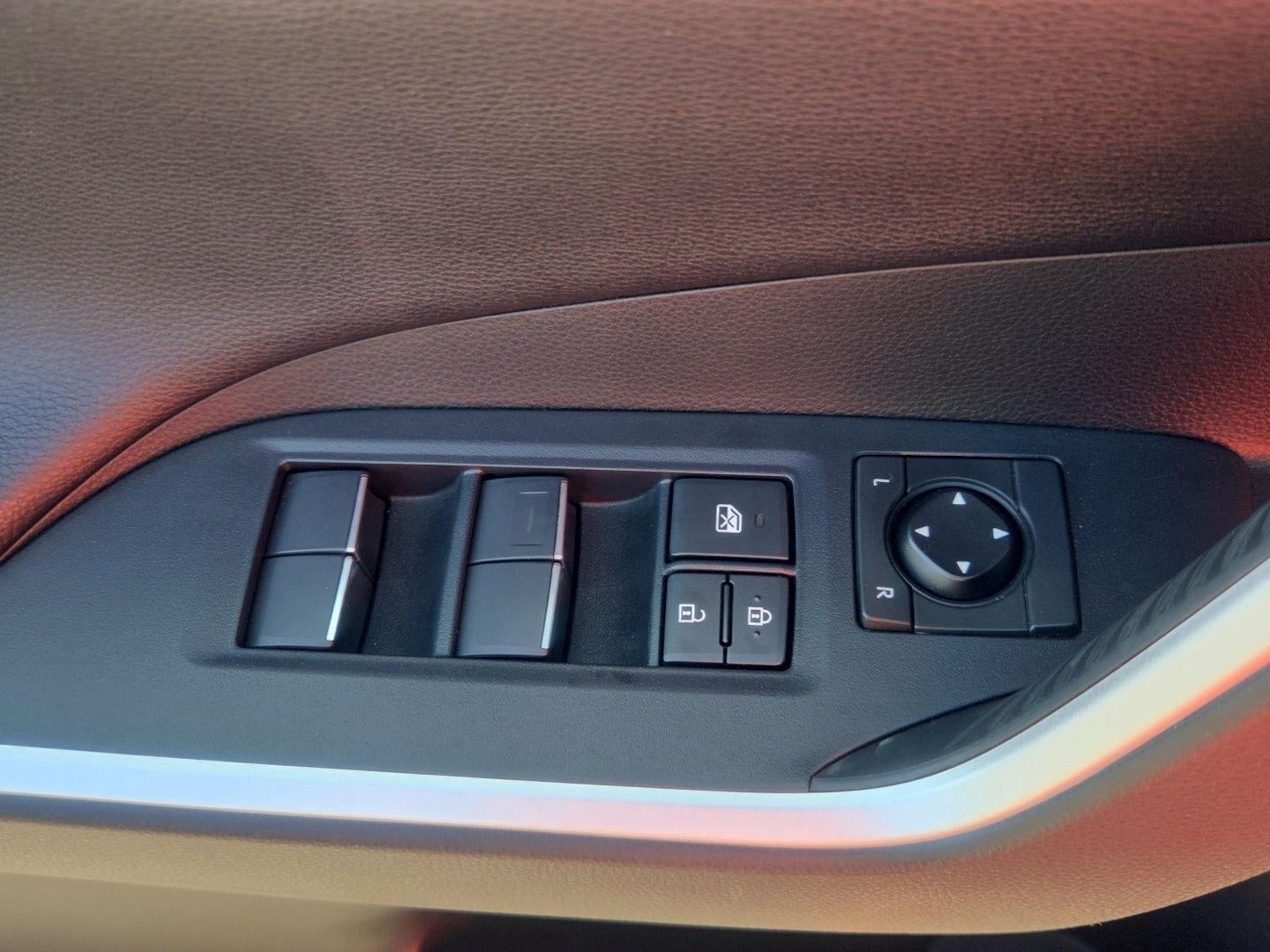 2021 Toyota RAV4 Limited - Photo 31