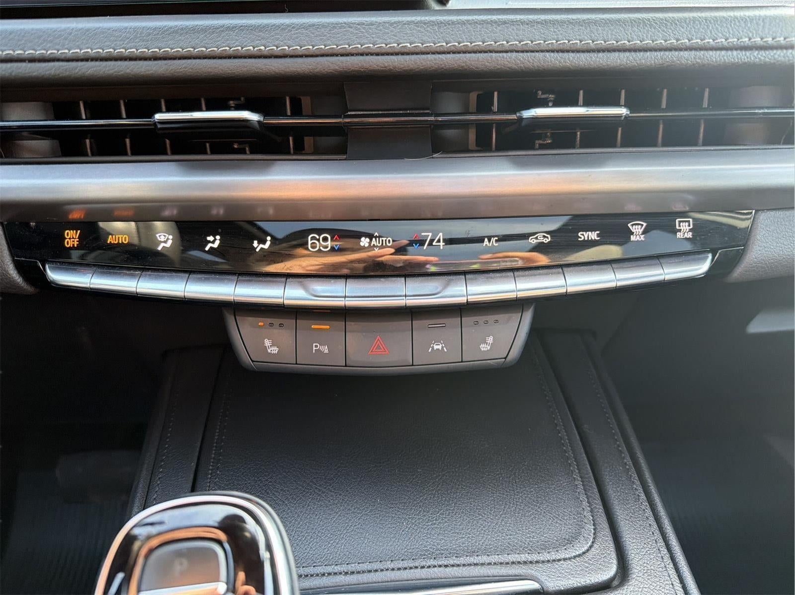 2024 Cadillac XT4 Premium Luxury