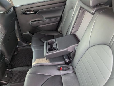 2025 Toyota Highlander XLE