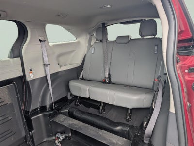 2022 Toyota Sienna XLE 8-Passenger