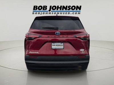 2022 Toyota Sienna XLE 8-Passenger