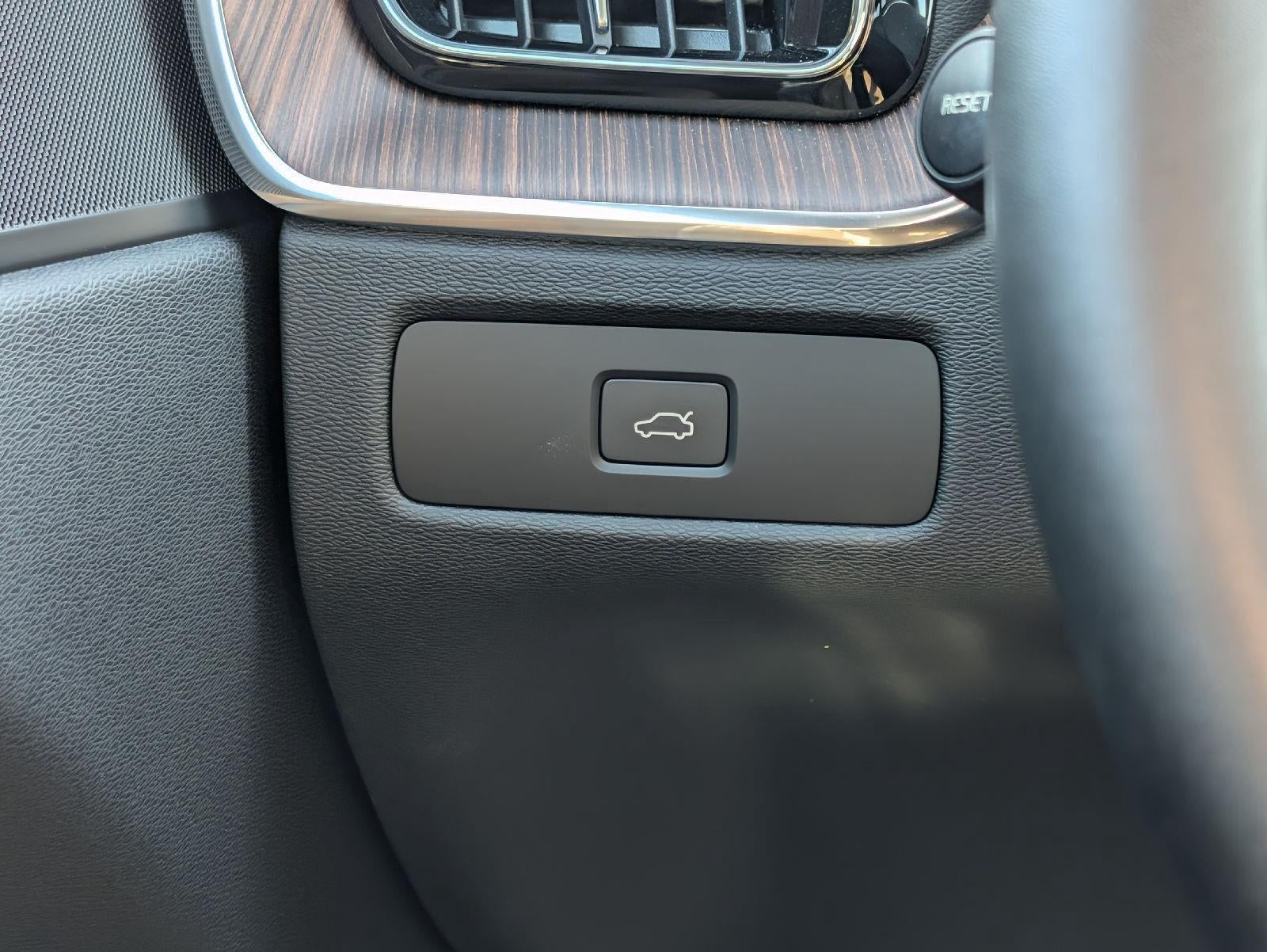 2023 Volvo Xc60 Plus Bright Theme