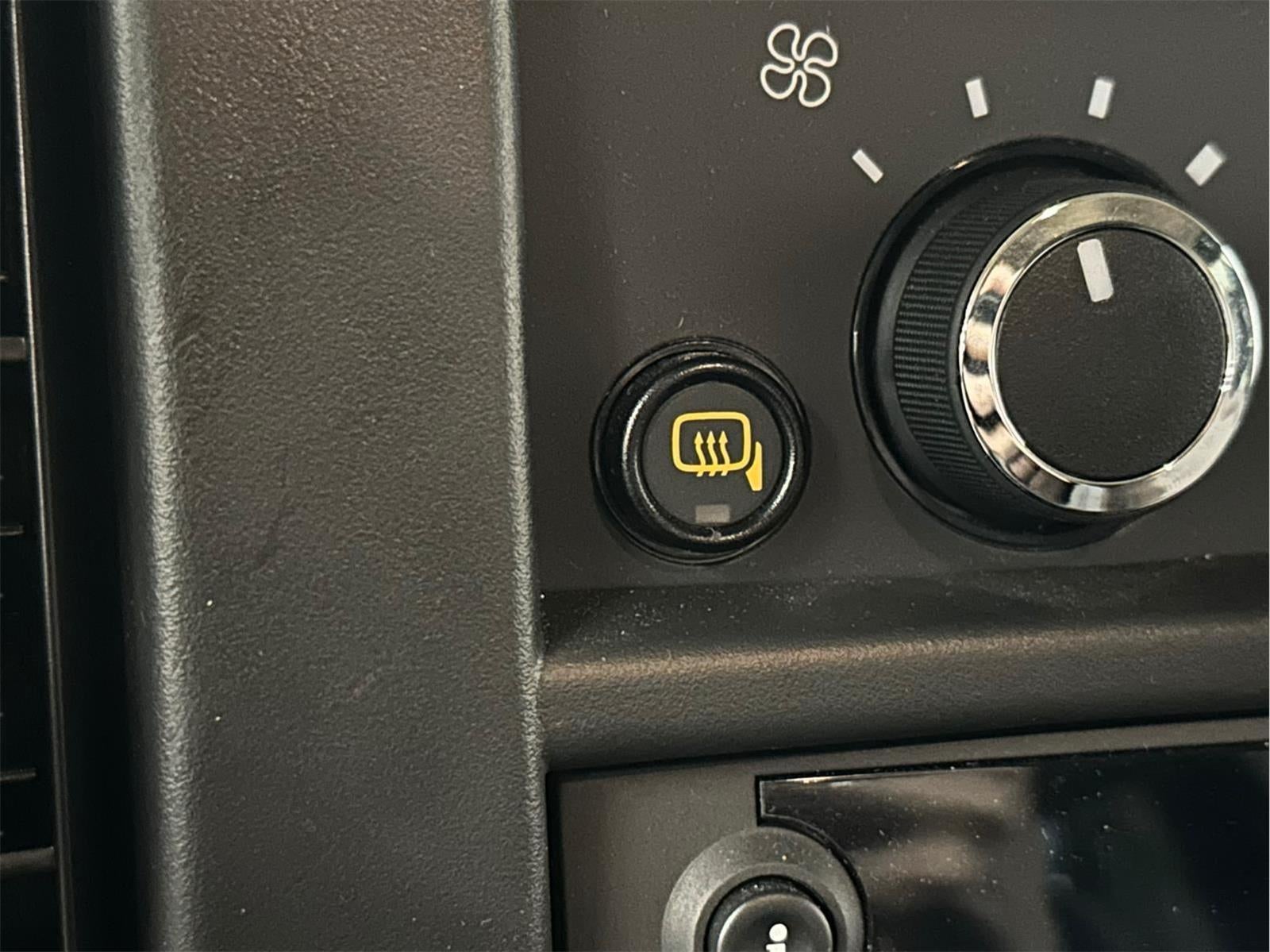 2025 Chevrolet Express Passenger 3500 1LT