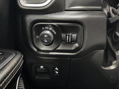 2019 RAM 1500 Laramie Crew Cab 4x4 5'7' Box