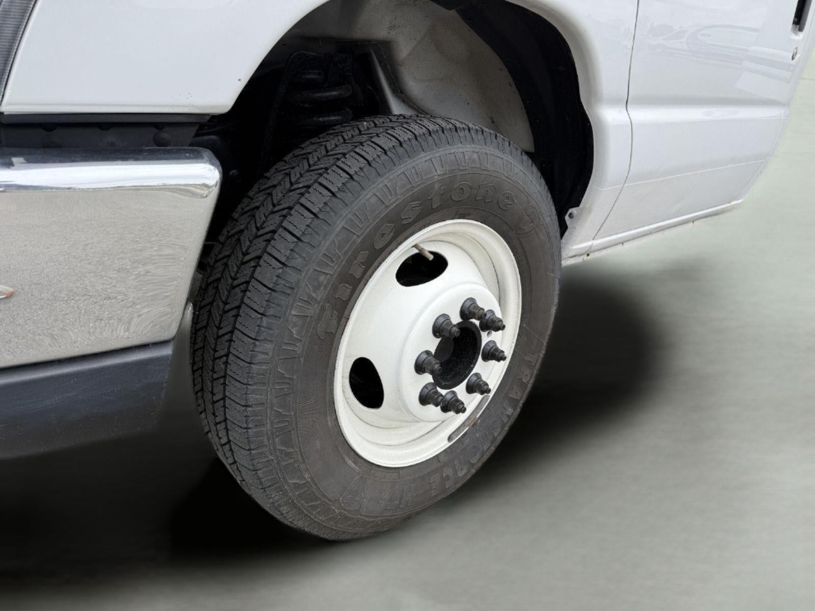 2019 Ford E-450 Cutaway E-450 DRW 158 WB