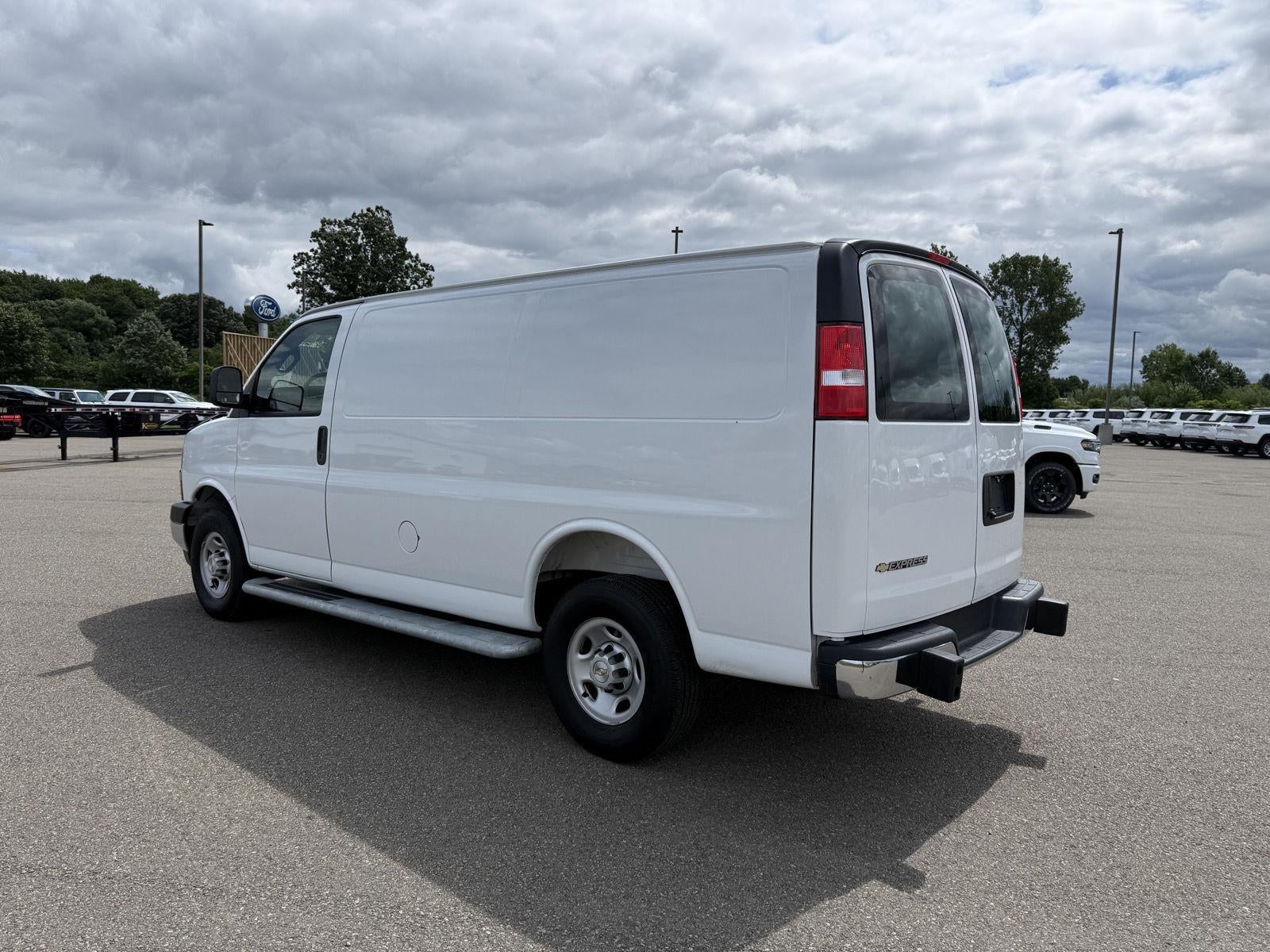 2025 Chevrolet Express Cargo Van RWD 2500 135"